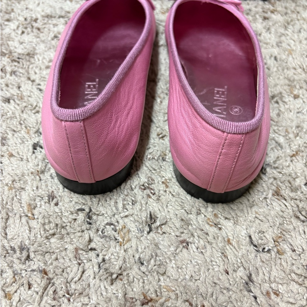 CHANEL pink & black flats - Picture 5 of 13